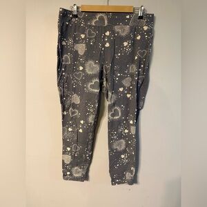 Torrid Size 2 Charcoal Heart Pattern Leggings